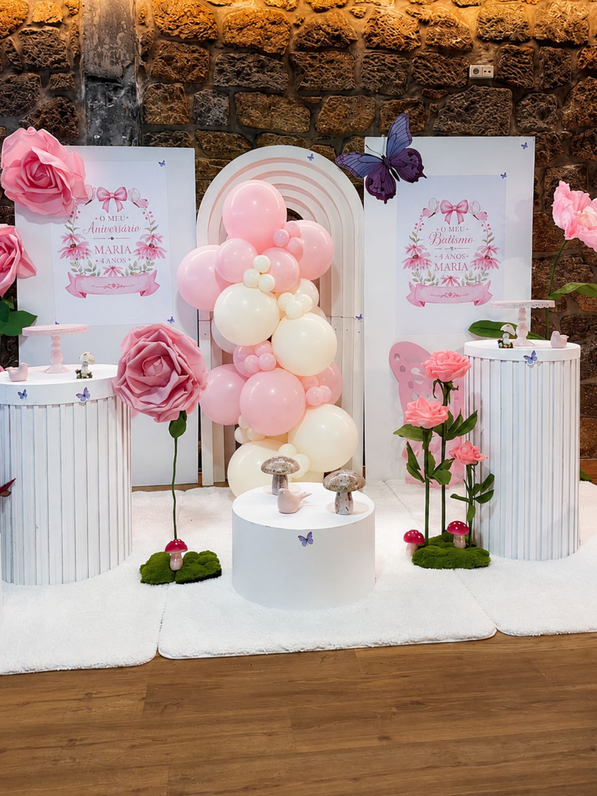 Decoração de festa com borboletas rosa